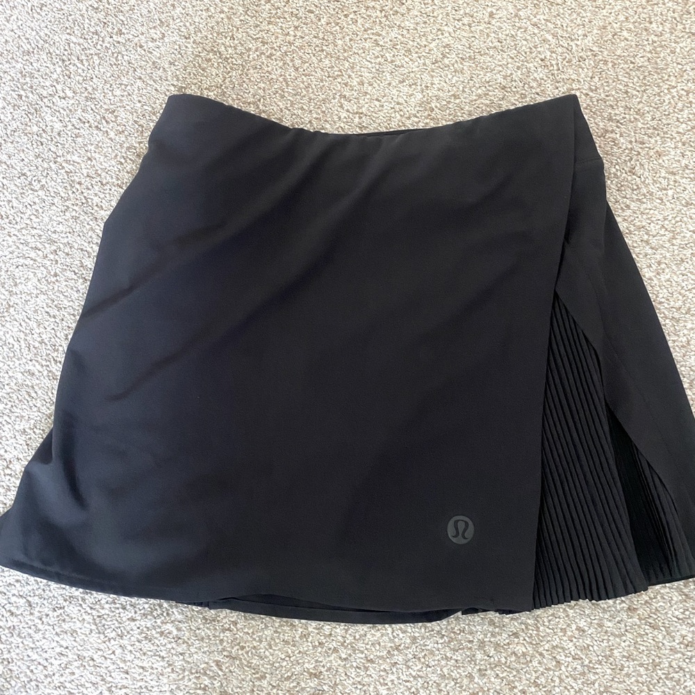 Lululemon skirt with side pleats